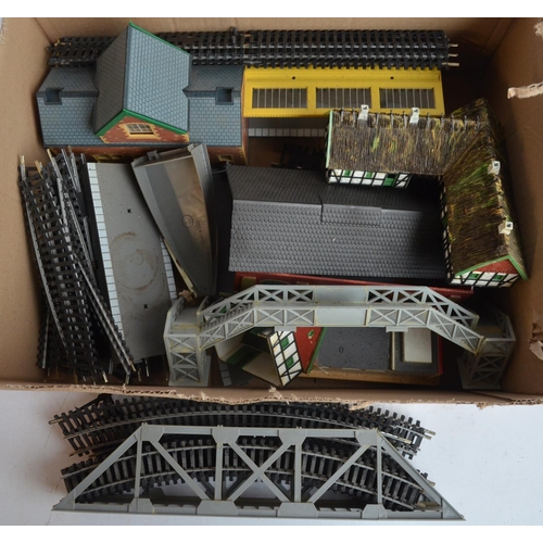 179 - Collection of previously run OO gauge Hornby railway models   to include Thomas The Tank Engine set,... 