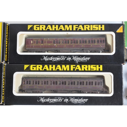 182 - Collection of N gauge railway locos, wagons and accessories to include Graham Farish No 1104 9400 GW... 