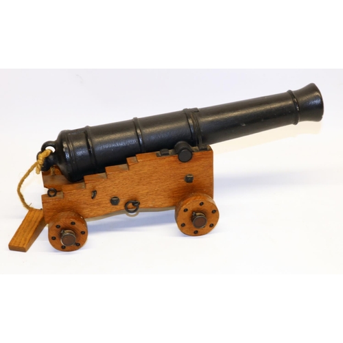 624 - Quality scale cannon model with heavy cast metal 16