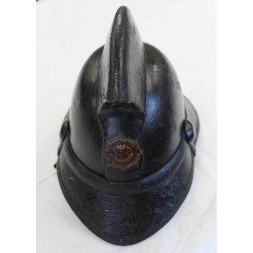 723 - 1920s era British Fire mans helmet. Made from thick leather with inner liner and chin strap. Makers ... 