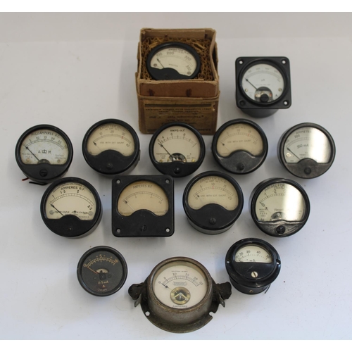 847 - Selection of WWII era cockpit and testing ammeters incl. Air Ministry 10A/7820 milliamperes, Weston ... 