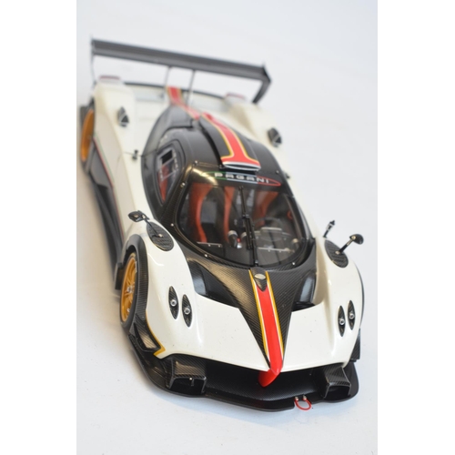 Auto Art 1/18 scale highly detailed diecast Pagani Zonda R (78262