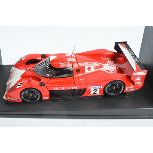 260 - Autoart 1/18 scale highly detailed Toyota GT1 model car (TS020) in near mint condition with removabl... 