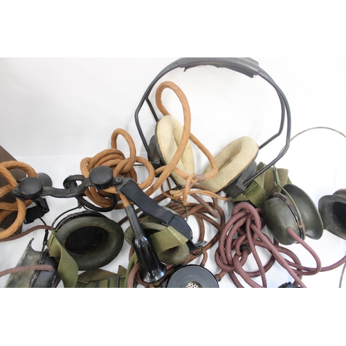 962 - Collection of WWII period military radio and operators headsets and speaker handsets incl. ZA 21514 ... 