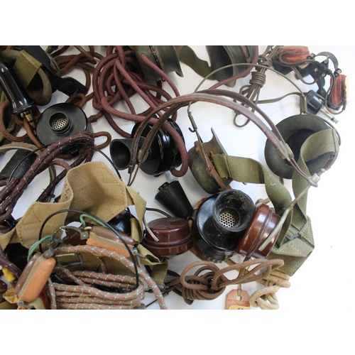 962 - Collection of WWII period military radio and operators headsets and speaker handsets incl. ZA 21514 ... 