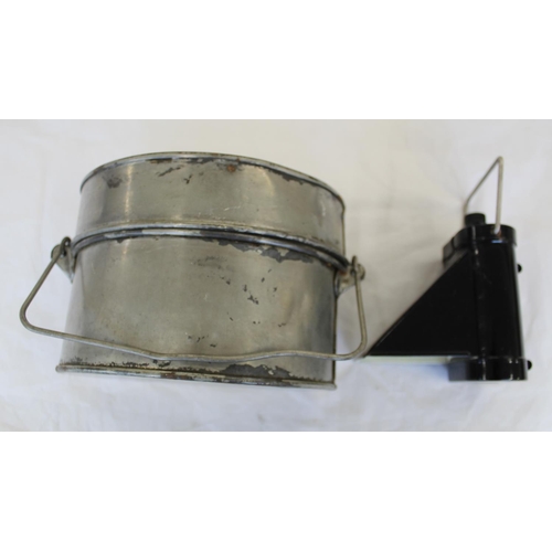 739 - WWI British 'D' shaped mess tin, with original handle and pan handle. Stamped 249 on lid. A WWII bik... 