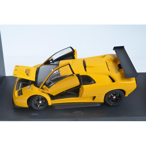 265 - Autoart 1/18 scale highly detailed Lamborghini Diablo GTR car model featuring opening doors, bonnet ... 