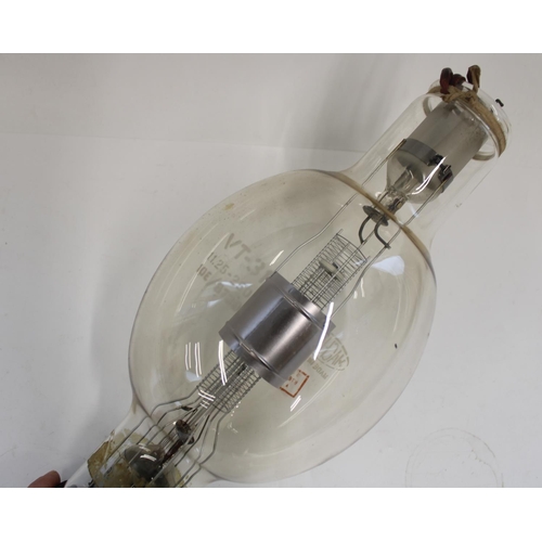 827 - Machlett VT-31 vintage glass radio 'balloon' valve, L36cm