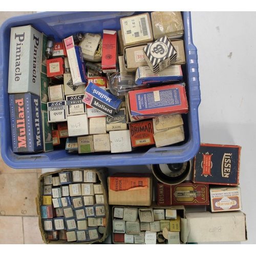 833 - Collection of vintage glass radio valves incl. Pinnacle, Mullard, GEC etc. (qty)