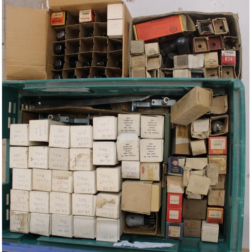 834 - Collection of vintage glass radio valves incl. Brimar, GEC, Tungsram etc., mostly boxed (qty)