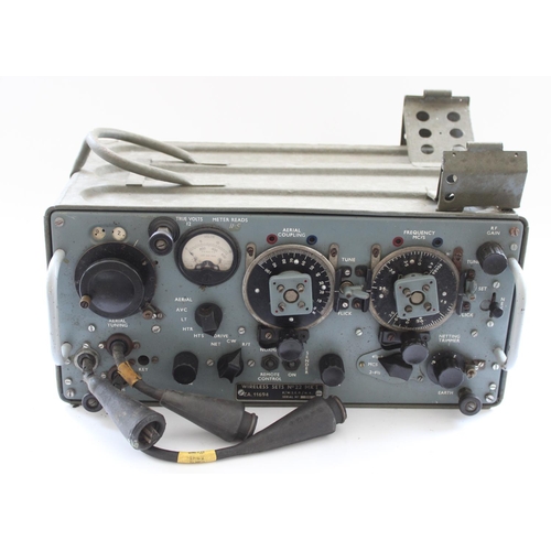 916 - WWII period British Army Wireless Set no. 22 Mk I double band transceiver