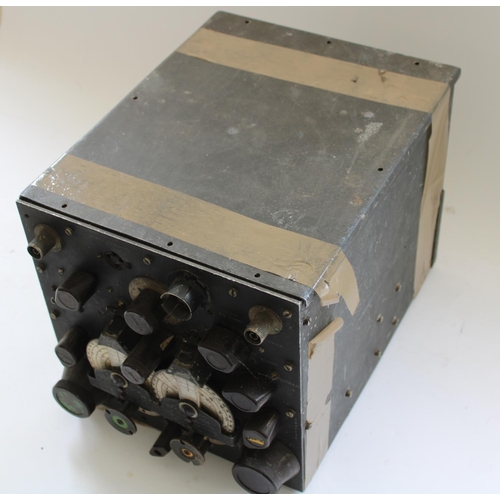 919 - WWII period Air Ministry RAF or Royal Navy Fleet Air Arm radio receiver type R 1116 A