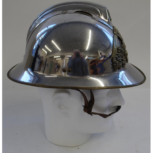 722 - French Fireman's Helmet model 1933. Steel Helmet with brass plate  and brass rim. Complete with leat... 