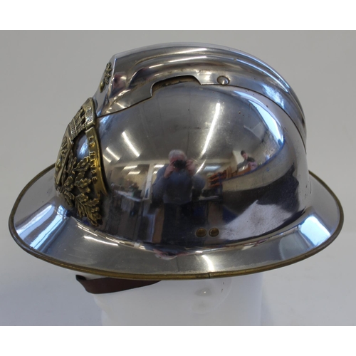 722 - French Fireman's Helmet model 1933. Steel Helmet with brass plate  and brass rim. Complete with leat... 