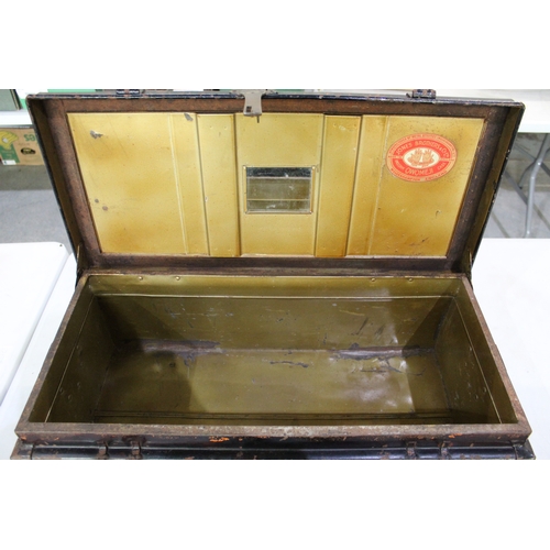 774A - Military Officers travelling case with double carrying handles, brass lock with makers RD582767P.Pat... 