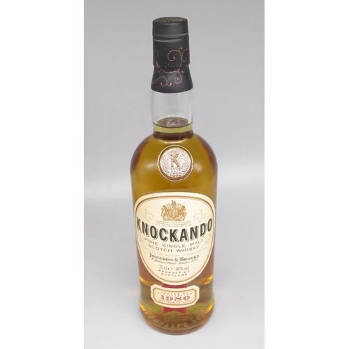 253 - Knockando 1980 Single Malt Scotch Whisky, 40%vol 70cl in original wood case with plastic front