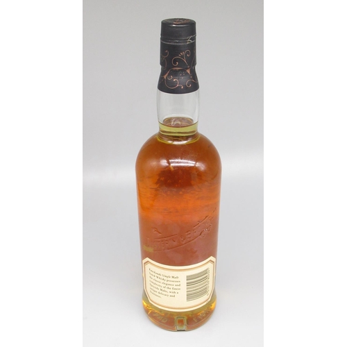 253 - Knockando 1980 Single Malt Scotch Whisky, 40%vol 70cl in original wood case with plastic front