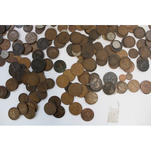 767 - Collection of copper and cupro nickel GB and world coinage with some C18th examples together with a ... 