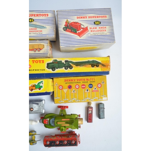 924 - Collection of mostly vintage diecast vehicle models to include Dinky, Corgi, Ertl etc including boxe... 