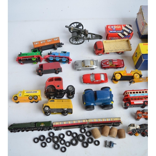 924 - Collection of mostly vintage diecast vehicle models to include Dinky, Corgi, Ertl etc including boxe... 