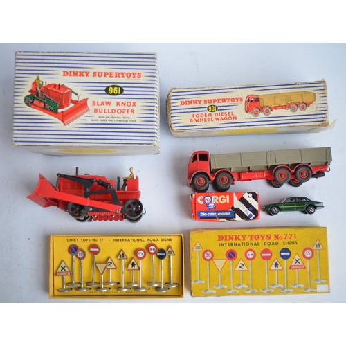 924 - Collection of mostly vintage diecast vehicle models to include Dinky, Corgi, Ertl etc including boxe... 