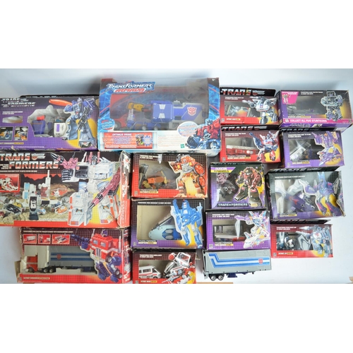 933 - Collection of Transformer action figures, 3 boxed MASK play vehicles from Kenner and various unboxed... 