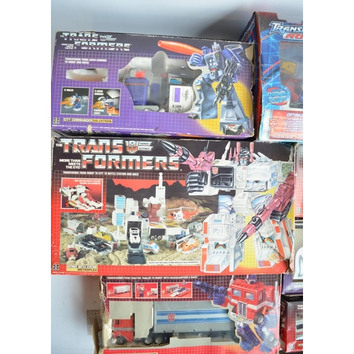 933 - Collection of Transformer action figures, 3 boxed MASK play vehicles from Kenner and various unboxed... 