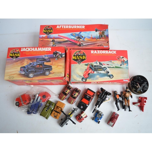 933 - Collection of Transformer action figures, 3 boxed MASK play vehicles from Kenner and various unboxed... 