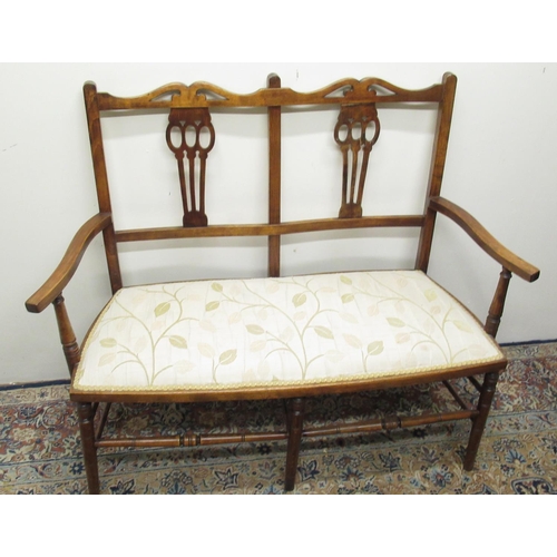 333 - Edwardian beech twin chair back seat, on turned supports, W111cm