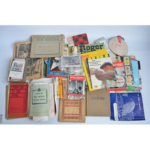 662 - Extensive collection of cigarette and trade cards, modern and vintage incl Co-op, Typhoo Tea, Gallah... 