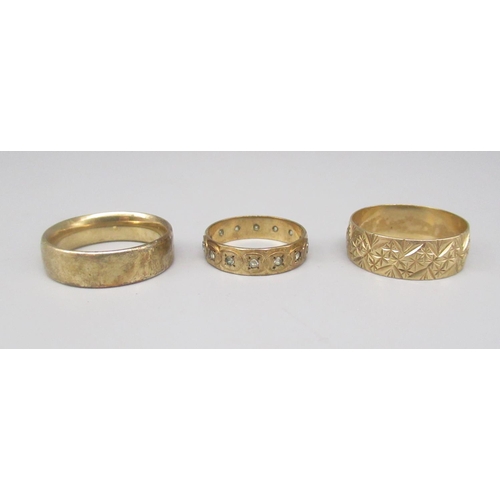 851 - 9ct yellow gold band ring with etched design, stamped 375, and two more 9ct gold rings, one set with... 