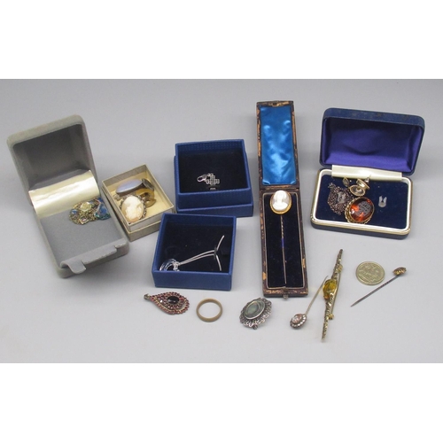 867 - Collection of unmarked and costume jewellery, including a tie pin with diamond set to centre, a Gibr... 