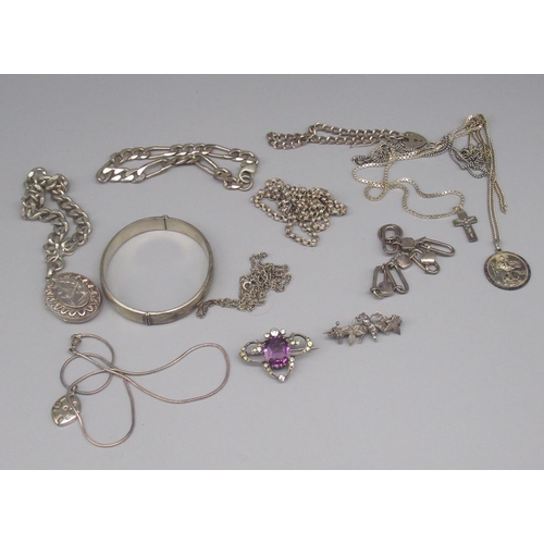 869 - Collection of silver jewellery including a bangle with leaf decoration, a Victorian sweetheart brooc... 