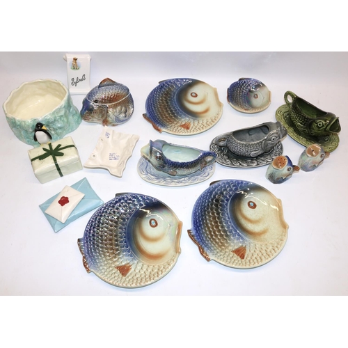 882 - Sylvac Pottery: three fish boats and saucers no. 4572, four fish form plates, a fish cruet set, peng... 