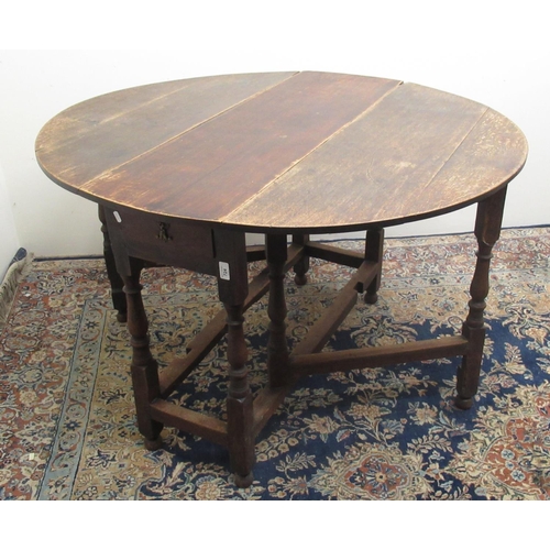 724 - C18th style oak oval gateleg dining table, with end drawer on baluster and block supports with peg f... 