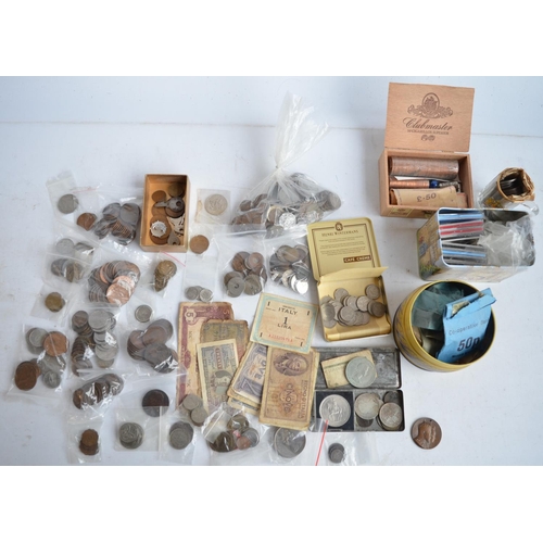 671 - Collection of GB and international coins and banknotes incl. Italian currency, pennies, shillings, c... 