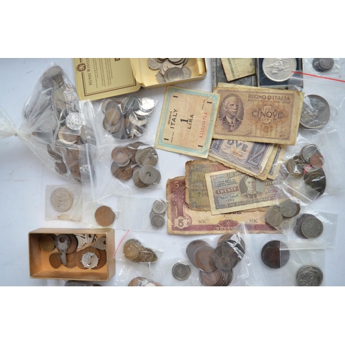 671 - Collection of GB and international coins and banknotes incl. Italian currency, pennies, shillings, c... 