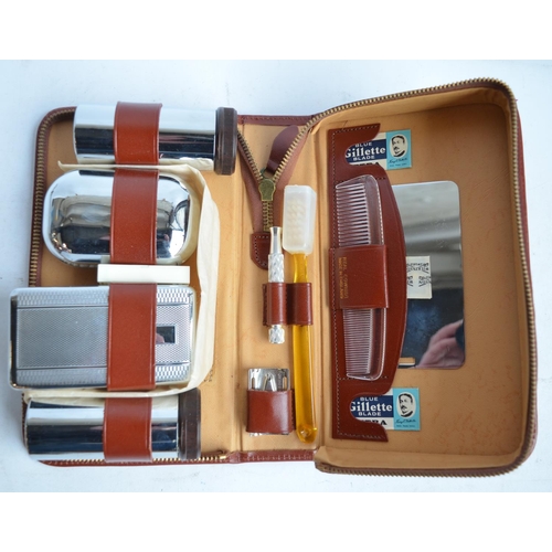 699 - Collection of mostly vintage men's grooming accessories incl. a Valet Auto Strop Safety Razor, a Wil... 