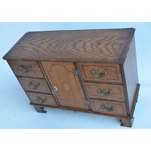 707 - Attractive small inlaid oak cabinet, W47.2xD18.8xH33.4cm