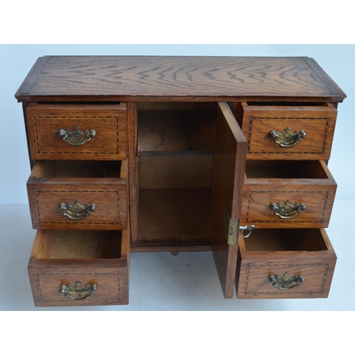 707 - Attractive small inlaid oak cabinet, W47.2xD18.8xH33.4cm