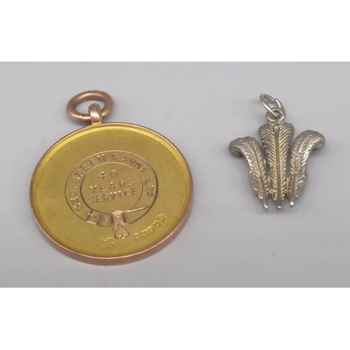 688 - 9ct yellow gold fob awarded to S. Withers by Geo. Green & Sons. for 40 years service, stamped 375, a... 