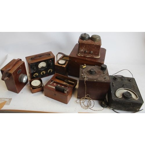 795 - Collection of electronic equipment. Allwave Oscillator(glass broken). Capacitance measuring device, ... 