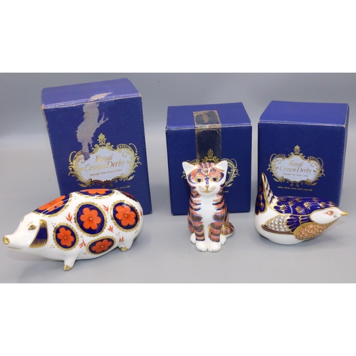 367 - Three Royal Crown Derby paperweights: Kitten, Wren, and Pig, with boxes (3)