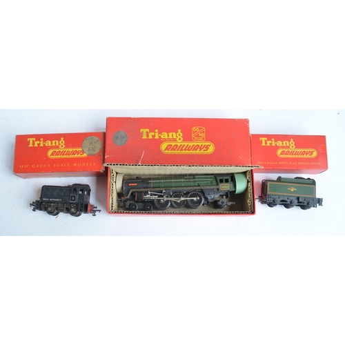 113 - An outstanding and comprehensive collection of Tri-ang Railways OO gauge locomotives, rollingstock a... 