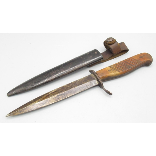 57 - WW1 boot/trench fighting knife with original wooden handle and original steel sheath, blade L14 cm