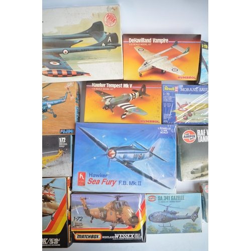 509 - Sixteen unbuilt/unstarted plastic model kits, various scales and types to include a 1/32 Matchbox Se... 