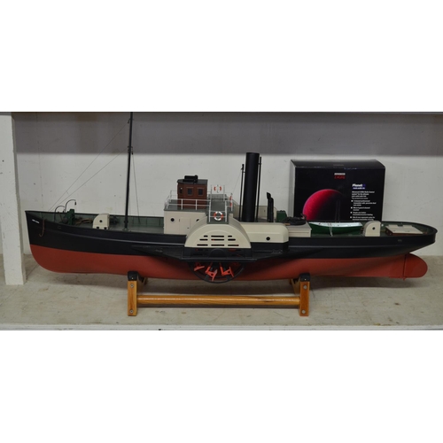 520 - Large nicely made radio controlled model of paddle steamer 