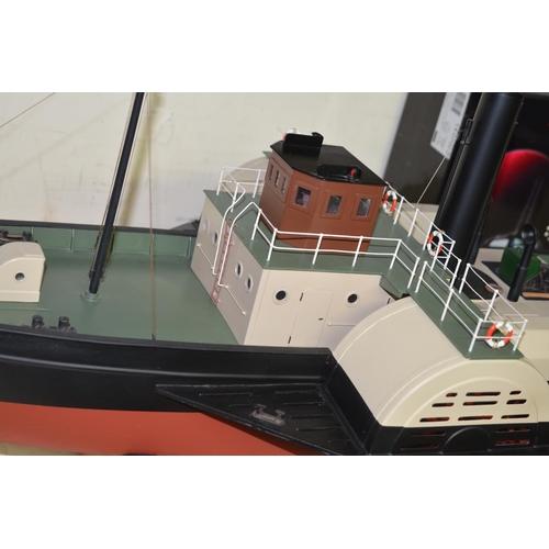 520 - Large nicely made radio controlled model of paddle steamer 