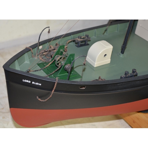 520 - Large nicely made radio controlled model of paddle steamer 