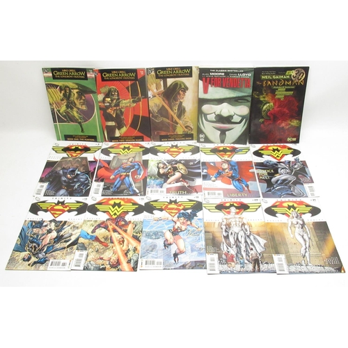 287 - Mixed collection of DC comics inc. Green Arrow The Longbow Hunters books 1-3, Neil Gaiman's The Sand... 